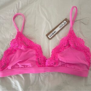 NWT Skims Fits Everyone Lace Triangle Bralette - pink taffy Medium